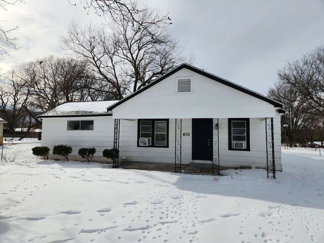 property at 631 N Hickory Ave