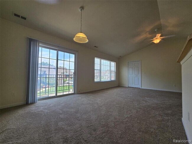 27640 Hidden Oaks Dr in Brownstown Township, MI - Foto de edificio - Building Photo