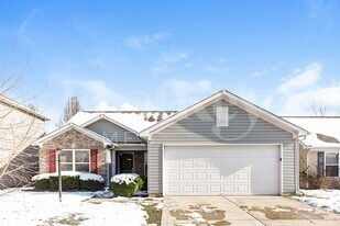 15572 Dry Creek Rd in Noblesville, IN - Building Photo