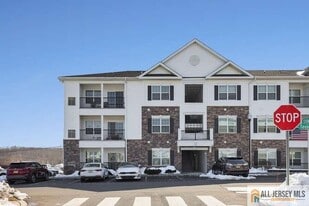 421 Tavern Rd in Monroe Township, NJ - Building Photo