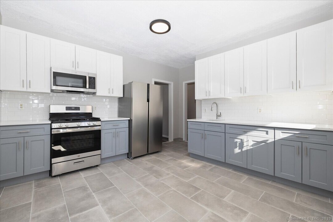 45-51-51 Cowles St in Bridgeport, CT - Building Photo