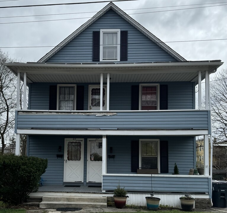 25 Beechwood Ave in Torrington, CT - Building Photo