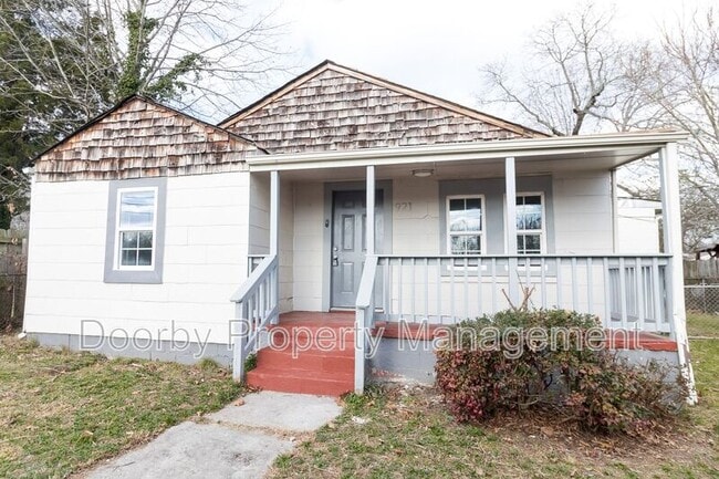 property at 921 East Ave