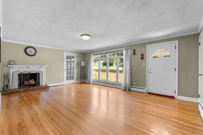 1715 Musso View Ave in Cheshire, CT - Foto de edificio - Building Photo