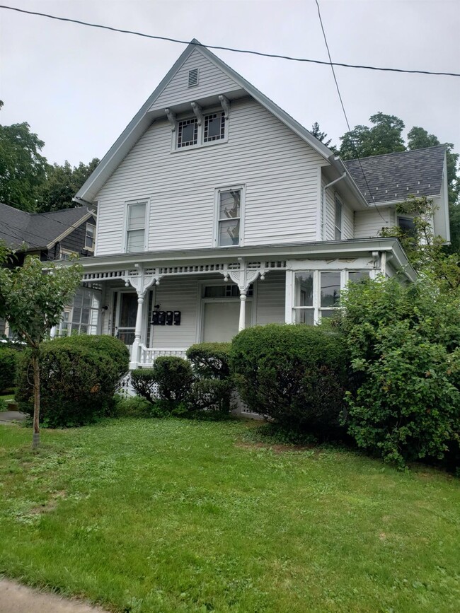 58 Maple St in Oneonta, NY - Building Photo - Building Photo