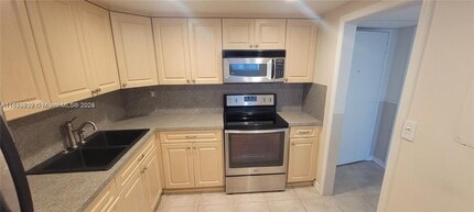 2731 Taft St in Hollywood, FL - Foto de edificio - Building Photo