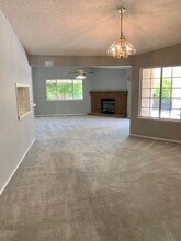 6078 N Hazel Ave in Fresno, CA - Building Photo - Building Photo