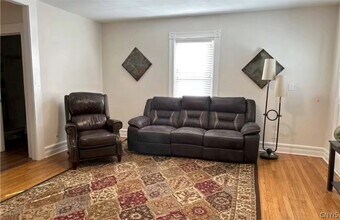 26 Paris Rd in New Hartford, NY - Building Photo - Building Photo