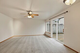 15119 182nd Ave SE in Monroe, WA - Foto de edificio - Building Photo