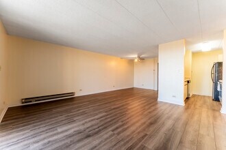 75 Kristin Cir in Schaumburg, IL - Building Photo - Building Photo