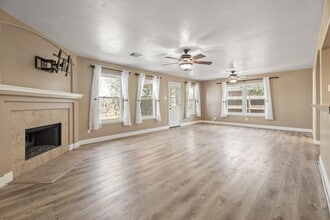 5817 Vineyard Hill Dr in Pearland, TX - Building Photo - Building Photo