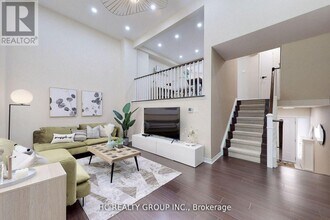 15 Huntingwood Dr in Toronto, ON - Building Photo - Building Photo