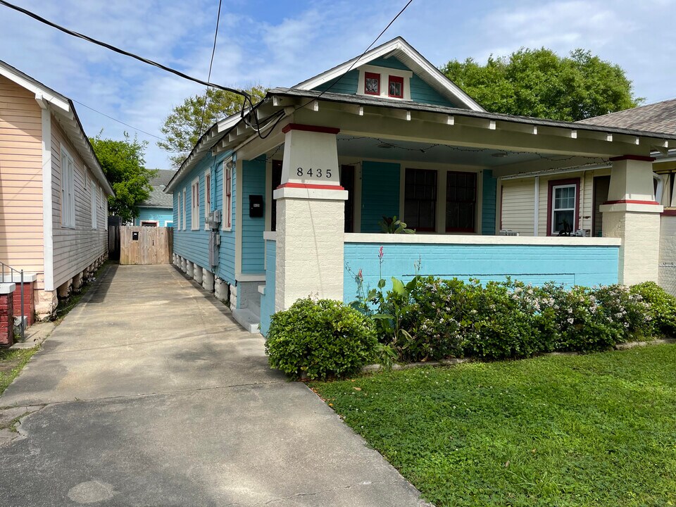 8437 Sycamore St in New Orleans, LA - Building Photo