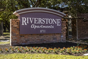 Riverstone Apartments in San Antonio, TX - Building Photo