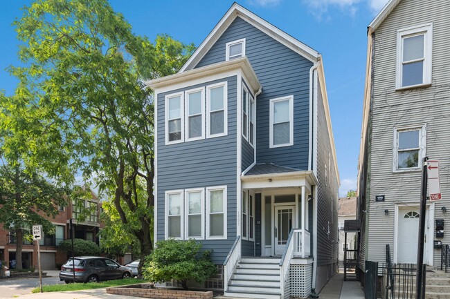 property at 1501 W Nelson St