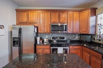 31 Mallard Pl in Secaucus, NJ - Building Photo - Building Photo