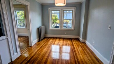146 Waverley Ave, Unit 146 in Watertown, MA - Building Photo - Building Photo
