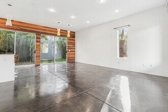 3425 Louise St in Oakland, CA - Building Photo - Building Photo