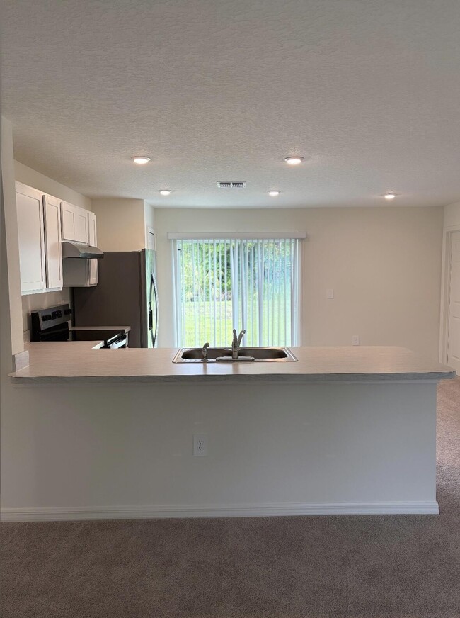 1617 Tibbets St SE in Palm Bay, FL - Foto de edificio - Building Photo