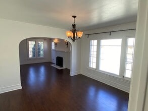 1042 S Hudson Ave, Unit 1042-12 in Los Angeles, CA - Building Photo - Building Photo