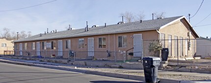 512 Trumbull Ave SE in Albuquerque, NM - Building Photo - Building Photo