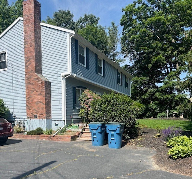 105 Walnut St in Canton, MA - Building Photo - Building Photo