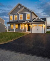 206 Woodridge Dr in Shippensburg, PA - Building Photo