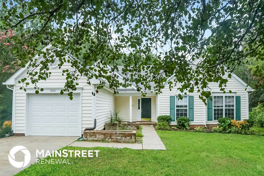 13001 Peacock Ln in Charlotte, NC - Building Photo