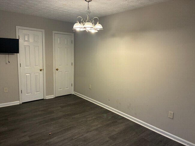 Room in Townhome on Wellington Chase Ct in Lithonia, GA - Foto de edificio - Building Photo