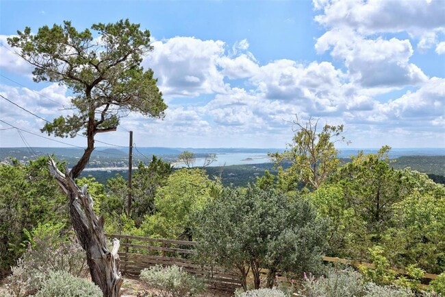 8517 Grandview Dr in Jonestown, TX - Building Photo - Building Photo