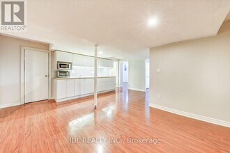 40 Houndtrail Dr in Toronto, ON - Building Photo - Building Photo