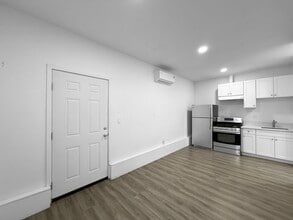 442 Lightcap St in Lancaster, CA - Building Photo - Building Photo