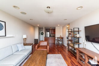 3900 N Pine Grove Ave, Unit #802 in Chicago, IL - Building Photo - Building Photo