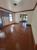 35 Cleveland Ave, Unit 2 in Newark, NJ - Building Photo