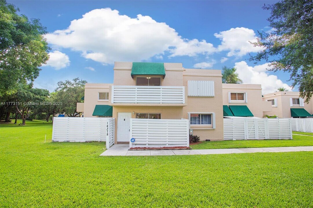 14378 SW 96th Terrace in Miami, FL - Building Photo