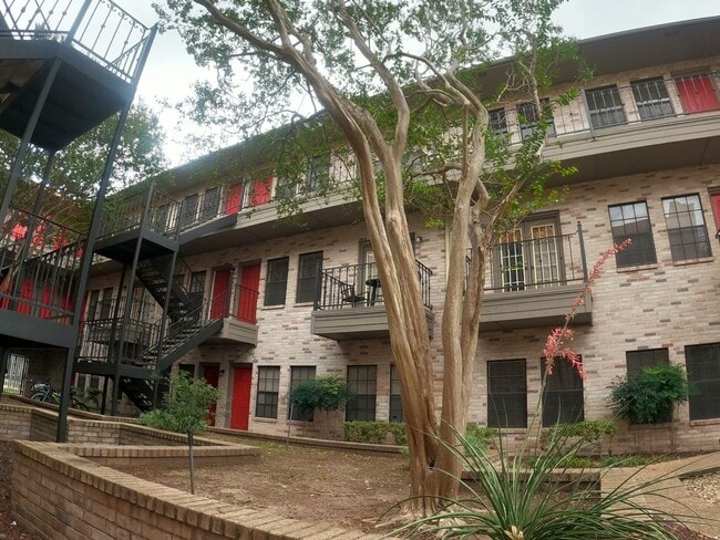 2216 San Gabriel St in Austin, TX - Building Photo - Building Photo