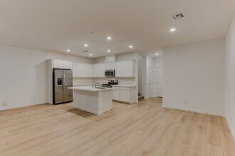 134 Laguna Commons Ln in Henderson, NV - Building Photo - Building Photo