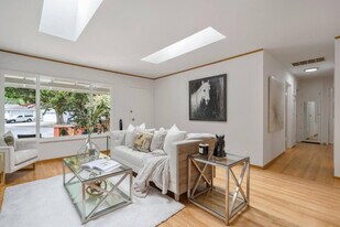 1683 Toledo Ct in Pacifica, CA - Building Photo