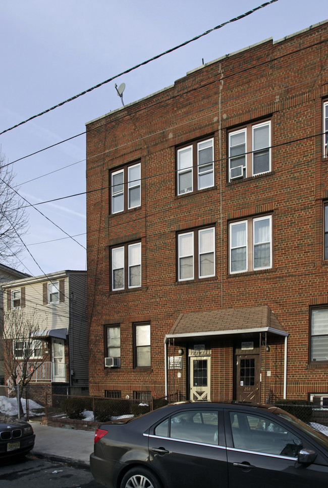 266 Clendenny Ave in Jersey City, NJ - Building Photo - Building Photo