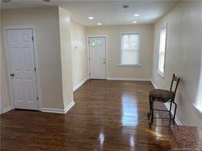 225 Columbus Ave in Stratford, CT - Building Photo - Building Photo