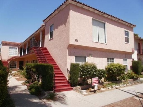 2165 Chestnut Ave in Long Beach, CA - Building Photo