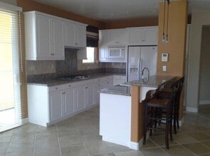 1537 Windshore Way in Oxnard, CA - Building Photo - Building Photo