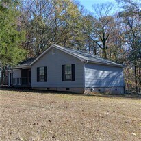 736 Regina Ct NW in Lawrenceville, GA - Building Photo