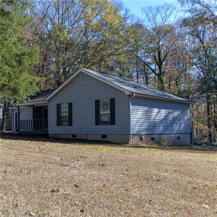 736 Regina Ct NW in Lawrenceville, GA - Building Photo