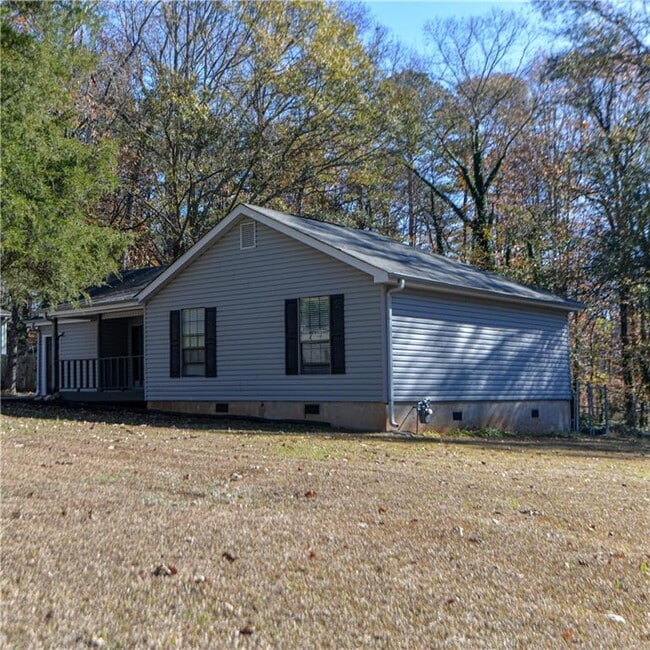 property at 736 Regina Ct NW