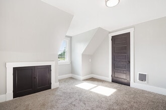 1750 Brodhead Rd in Coraopolis, PA - Foto de edificio - Building Photo