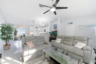 7330 Ashmore Dr in New Port Richey, FL - Building Photo - Building Photo