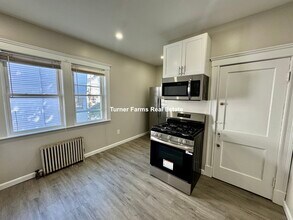 43 Warner St, Unit 1 in Medford, MA - Building Photo - Building Photo