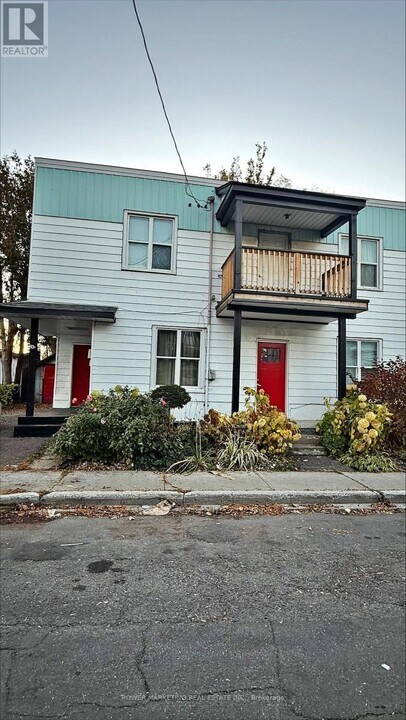 262 Emond St in Ottawa, ON - Building Photo
