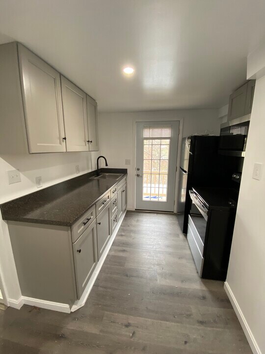 353 Crescent St in Athol, MA - Building Photo